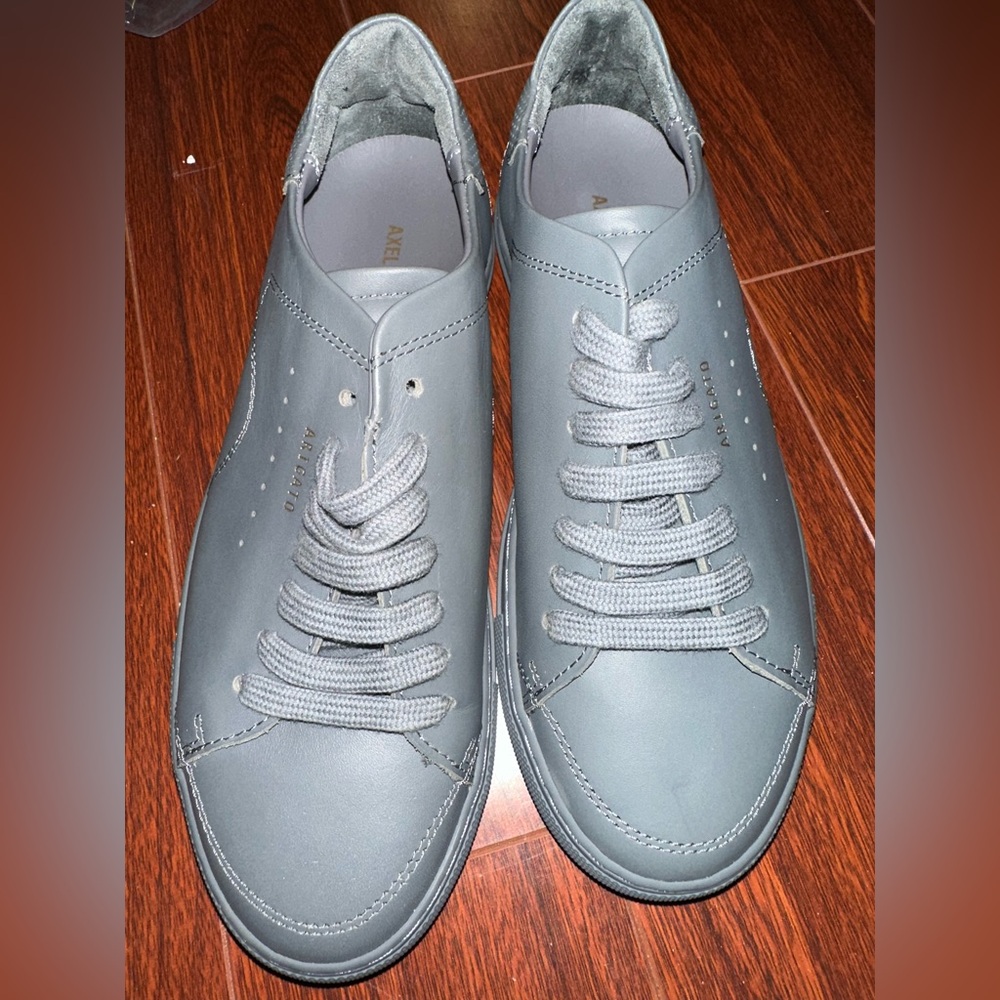 NWT Axel Arigato Sneakers in Gray with size flaw